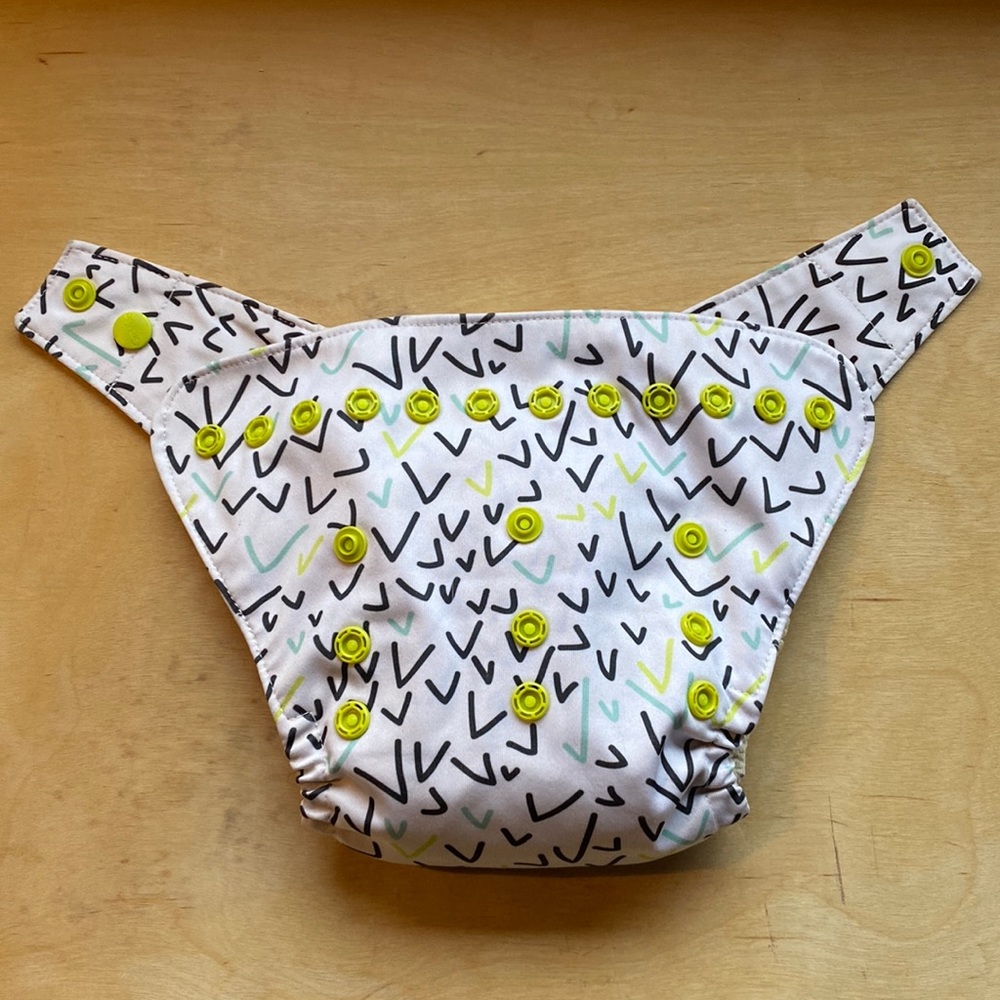 Grovia cloth diaper shell with organic cotton snap in liner